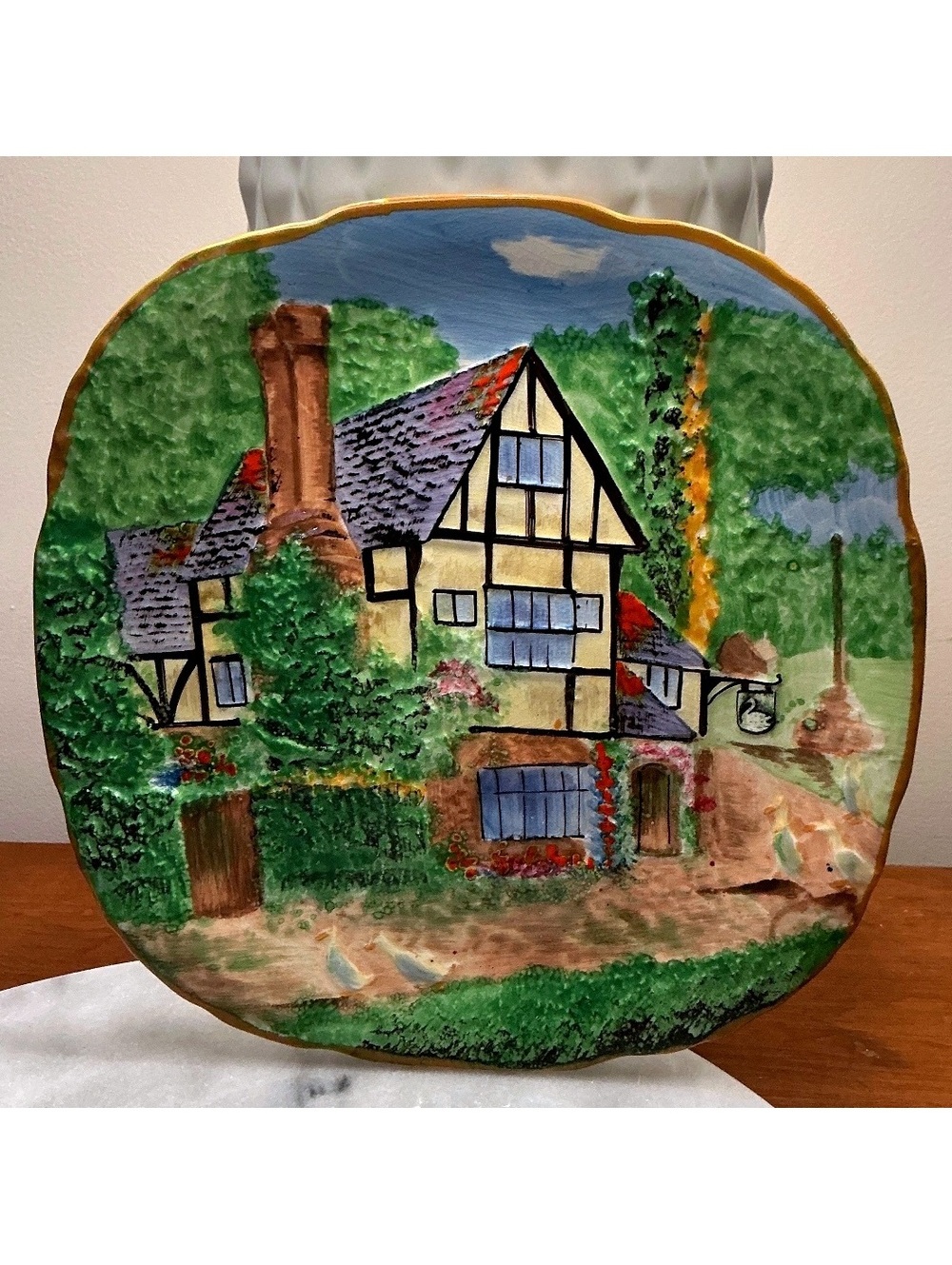 Rare Grimwades Royal Winton 'Ye Olde Inne' Embossed Wall Plate c1939 Collectable